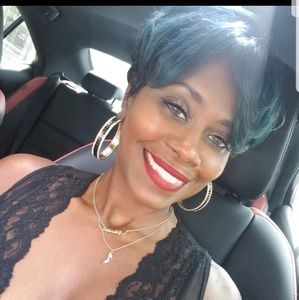 Meet your Posher, Eva